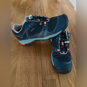Brand New Keen Hiking Shoes Size 7